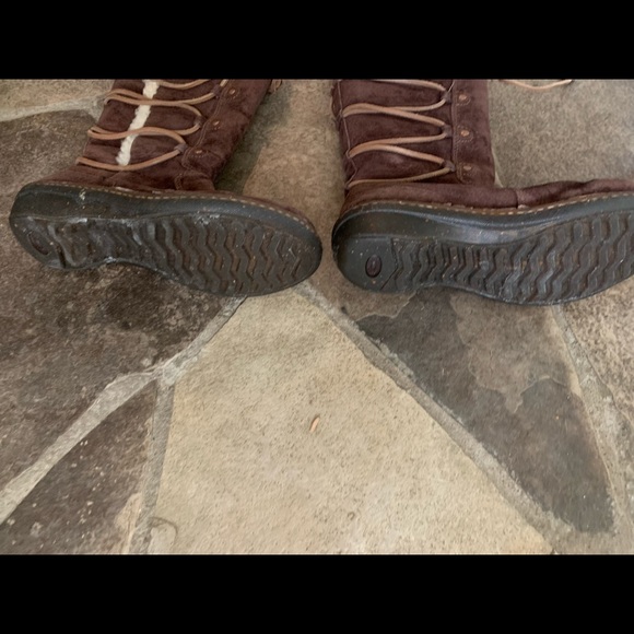 Brown Suede UGG boots - Picture 2 of 4